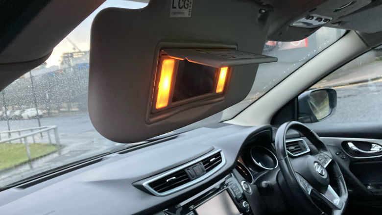 Nissan Qashqai 1.2 DiG-T N-Connecta 5dr Petrol Hatchback